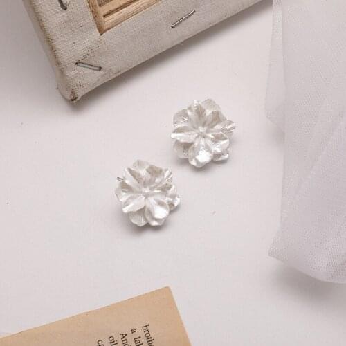 Trendy White Resin Flower Earrings for Women Temperament Statement Drop Earring Party Jewelry Wholesale
