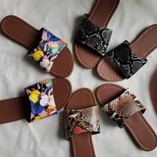Women Snake Print Slippers Womens Slides 2020 New Woman Fashion Flats Ladies Beach Shoes Comfortable Footwear Female Plus Size