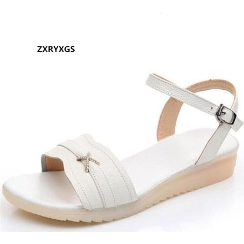 2021 High Quality Soft Cowhide White Sandals Open Toe Soft Sole Non-slip Wear Comfortable Sandals Summer Womans Sandals Flat