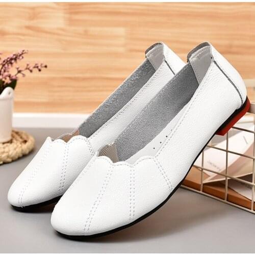 Korean Womens Leather Shoes Fashion Trendy Shoes Moccasin Shoes Breathable Office Shoes White Shoes Widened Soft Walking Shoes