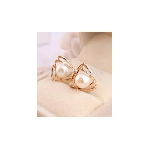 New Korean jewelry fashion glossy imitation pearl earrings triangle grams friend