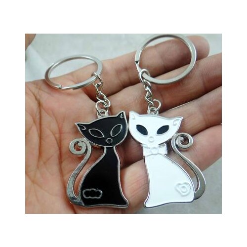 1pairs Alloy key Black and white cat carving key chain car pendant key chain free shipping p506