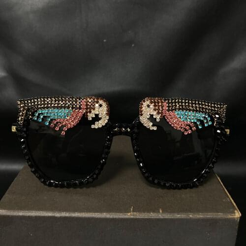 2017 New Fashion Baroque Women Girls Crystal Bird Sunglasses Retro Decor Gems Sunglasses Summer Beach Glasses gift