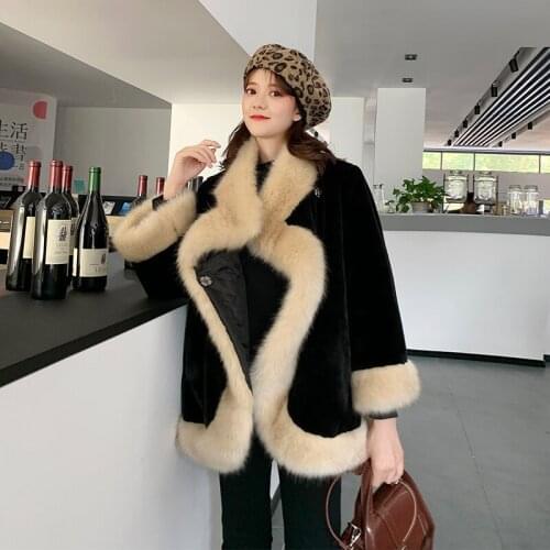 Elegant Women Winter Coats Batwing Fluffy Sleeve Cape Jacket Lady Woolen Overcoat Cape Fox Fur Collar Warm Coat