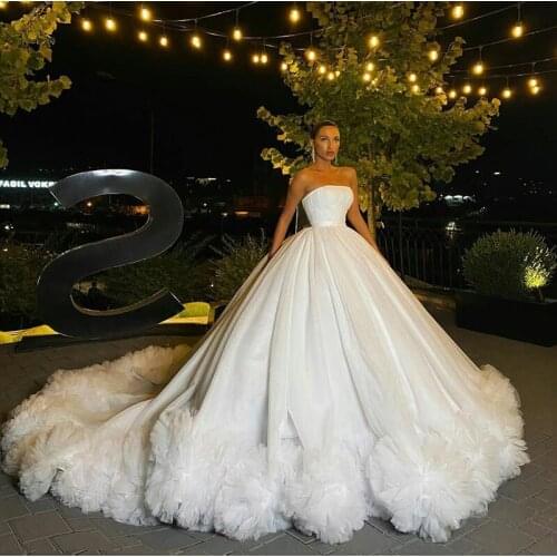 2021 Modest Ruffles Ball Gown Wedding Dresses Strapless Ruched Bridal Gowns Plus Size Sweep Train Luxury Wedding Robes