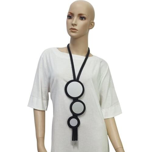 YD&YDBZ Handmade Big Round Pendant Necklace For Ladies Current Irregular Leather Rope Necklaces Womens Jewelry Accessories Gift