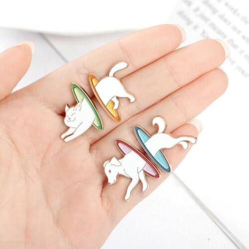 Fashion Cat Dog Jump Circle Enamel Brooch For Women Girls Cute Animal Juggling Lapel Badge Pins Bag Clothes Jewelry Gifts