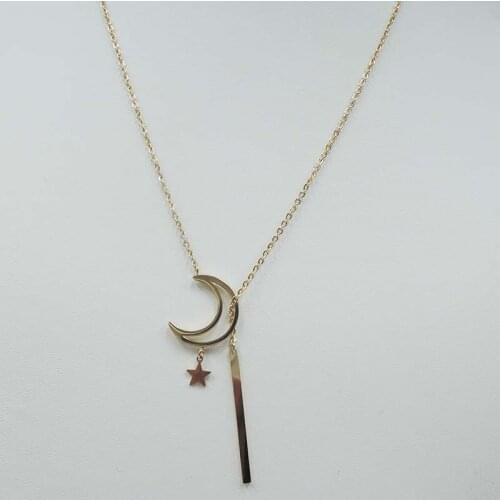 High quality top fashion necklace ,stainless steel ,anti-allerge ,avaibale in silver and gold color,moon shape pendant necklace