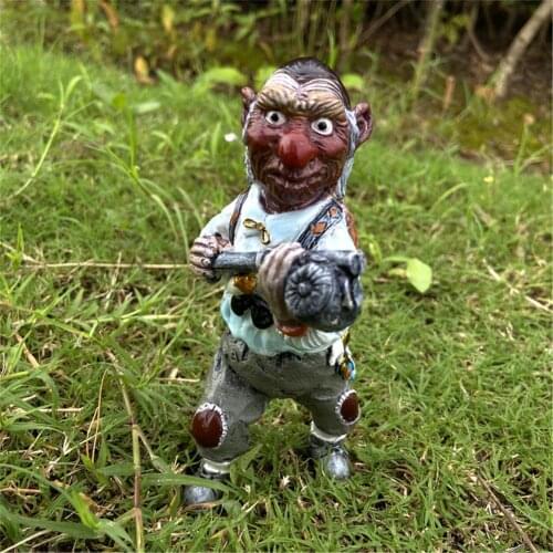 Hoggle Garden Statue Yard Art Whimsical Dwarf Resin Sculpture Mazes of Hogg Figurine Garden Ornament Decoration