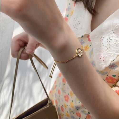 New Fashion Daisy Adjustable Bracelets Retro Temperament Enamel Flower Golden Jewelry For Women Birthday Valentines Day Gifts