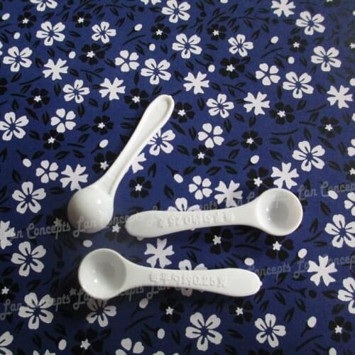 100pcs/lot 0.25 gram Plastic Scoop 0.25g Small HDPE Measuring Spoon - 4.9x1.3x0.7cm white Free shipping