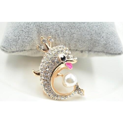 Explosion models high-end fashion Korean version of pearl brooches Crystal from Swarovskis Classic Luxury Pin Dolphin Brooch