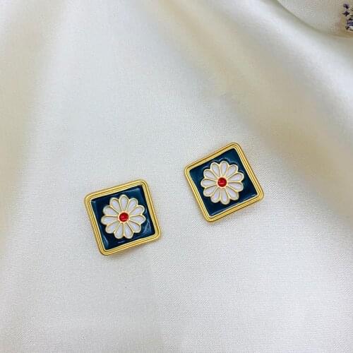 JOUVAL New Daisy Flowers Daisy Stud Earrings For Women Korean Square Enamel Geometry Boucle Elegant Ladys Party Jewelry Gift
