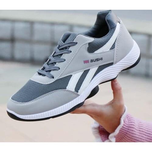 Mens running shoes, breathable, lightweight outdoor casual shoes, new comfortable and fashionable low-top mesh sneakers