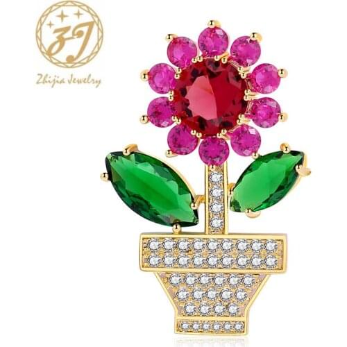 Zhijia luxury flower shape zircon rhinestone golden pins brooches high quality copper brooches accessories
