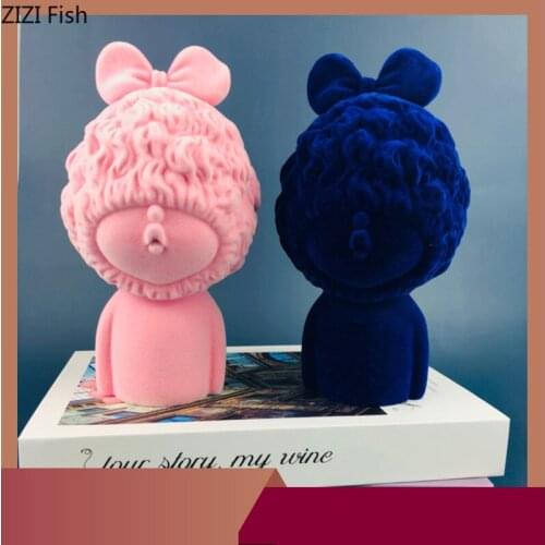 Creative Cute Pouch Girl Sculpture Resin Crafts Pink Blue Character Statue Countertop Living Room Office Decoration Wedding Gift