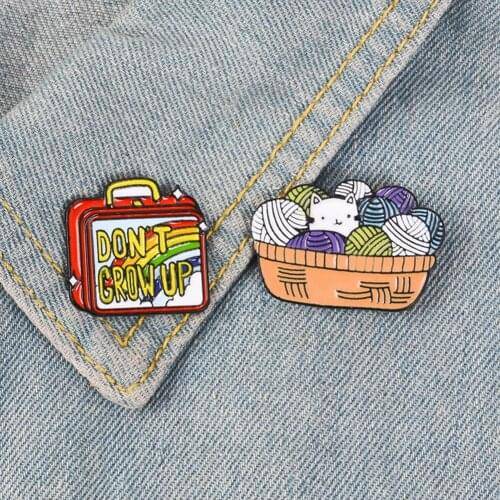 2020 New Punk Life Pins Coffin Skull Loser Eyeliner Lunch Box Enamel Lapel Pin Halloween Pins Unisex Brooches Decor Accessory