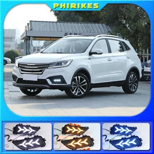For Roewe RX3 2018 Daytime running lights LED DRL Fog lamp driving lights with Yellow Turn Signal Function