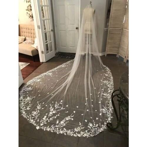 2021 White Ivory Wedding Veils Cathedral Long Soft 3 M 4 M 5 M Lace Edge Bridal Veil with Comb Wedding Accessories Bride Veils