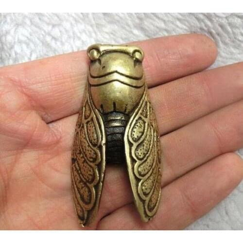 Chino feng shui bronce chino tallado una pequeña cigarra estatua basáltica de cobre sólido artesanía de metal