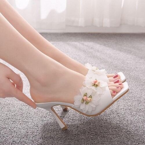 Crystal Queen Square Toe High Heel Sandals Women Open Toe Slipper Womens Sandals Summer Designer White Lace Flower Shoes Women