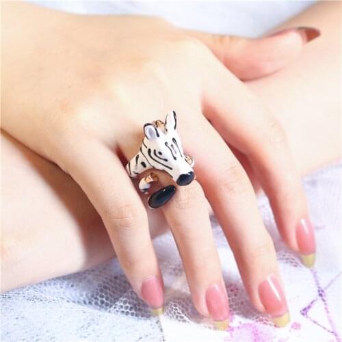 2021 Japanese New Creative Zebra Horse Head Ring Fashion Design Oil Dripping Lovely Animal Lady Ring Charm Lady Birthday Gift
