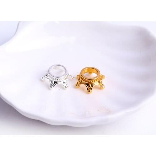 1PC Super Mini Gold Crown Shape Pedestal Stand Ball Metal Silver Base Holder Lovely Pendant Necklace DIY Decoration Accessories