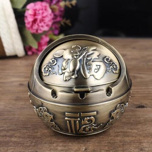 Creative Retro Upscale Ash Tray for Car Household Smoking Holder Home Decor European Style Metal Ashtray with Lid