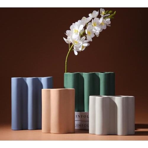 Modern and simple American ceramic vase decoration home porch flower arrangement flower designer model room soft decoration