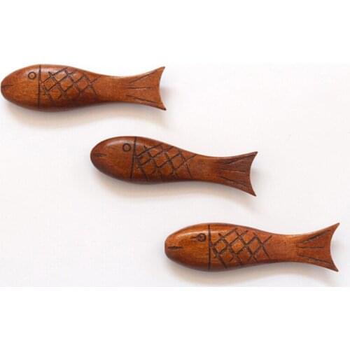 New Visual Touch Natural Wood Chinese Chopstick Rest Chopsticks Holder Fish Shape Spoon Stand Rack Frame Art Craft Kitchen Tools