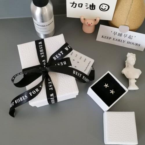 Art Paper Textured White Paper Box Jewelry Packaging Bracelets Pillow Ribbon Jewelries Make Up Cosmetic Perfume Bottle Storage