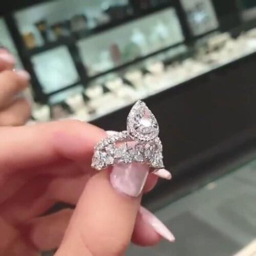 Huitan Creative Wedding Set Rings for Women Bling Bling Crystal Cubic Zirconia High Quality 2PCS Silver Color Ring Trend Jewelry