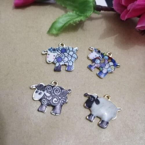 10pcs Fashion Charms Zinc Alloy Enamels Drop Oil Small Sheep Pendant Accessories DIY Necklace Earring Jewelry Accessories 2019