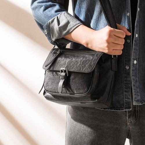 AETOO Mens trendy leather messenger bag, the first layer of leather individual shoulder bag, leather retro mens bag