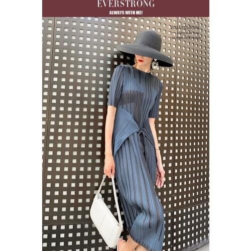 HOT SELLING Miyake fold French oil painting stripe o-neck half sleeve big A-Line dress IN STOCK