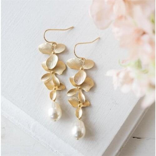 Ethnic Style Golden Flower Drop Pearl Earrings Bohemia Long Womens Tassel Earrings Wedding Jewelry Gifts Girl Accessories