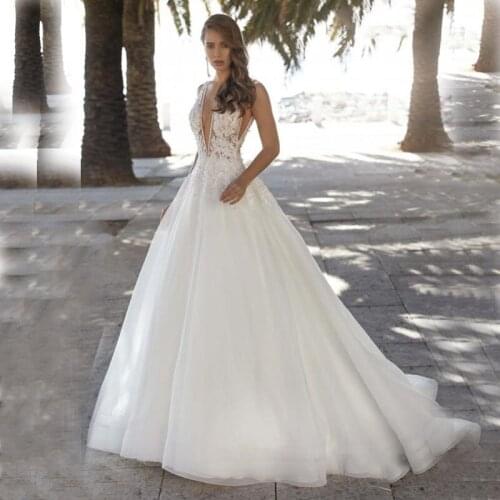 Fanweimei Sexy Wedding Dresses Boho V-Neck Appliques Summer Lace Bridal Dress Open Back A-Line Tulle Train Wedding Gowns