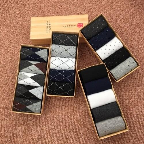 Mens four seasons in the tube solid color mens socks boxed cotton socks breathable sweat business socks usa gifts for men