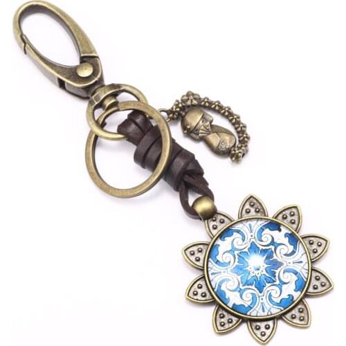 Elegant & Exquisite Charm Round Glass Plant Sun Flowers Keychain Grat for Female Birthday Party gift Bag Pendant New Hot Sale