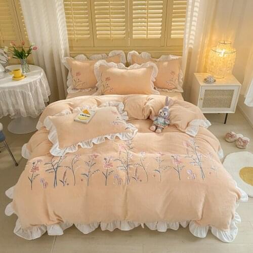 Super Soft Coral Fleece Warm Cozy Flowers Embroidery Princess Bedding Set Velvet Quilt Cover Comforter Set Blanket Pillowcases
