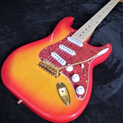 6 string electric guitar rosewood fingerboard Gold hardware