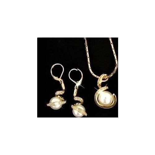 Exquisite 18K Gold Plated Pearl CZ Pendant Earring
