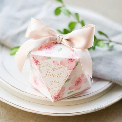 100pcs New Diamond shape Pink Cherry blossoms Candy Box Wedding Favors And Gifts Party Supplies thank you Gift Box