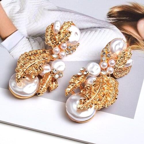 Wholesale New Hanging Pearl Flower-Shaped Drop Earrings Studded With Crystals Gold Pendientes Jewelry Accessories For Women