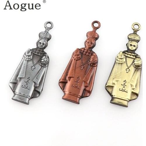 3 Colors Small Infant Jesus of Prague Medals Charms Divine Child Station Pendants For Key chain Religious Figure Accessories