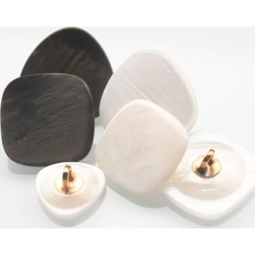 100 pcs 20-30mm High-foot flat metal resin combination clothing buttons square imitation shell shaped womens coat shank buttons