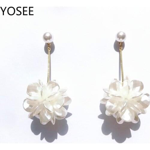 Sweet Pearls Stereo Flowers Ear Nails