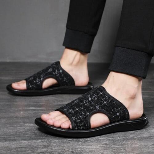 Summer Trend Men Slippers Bath Outdoor Breathable Beach Shoes Flip Flops Fashion Shoes Indoor Slides Man Home Flat Sandals 2021