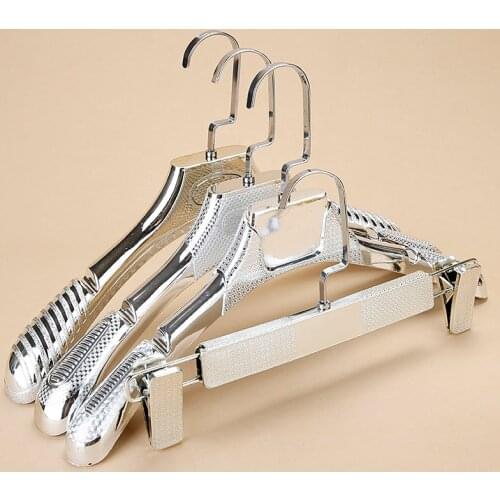 10PCS/LOT Anti-skid Coat Hanger with Wide Shoulder for Men Women Plastic Clothes Hangers