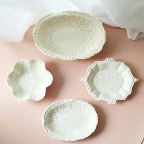 High Temperature Ceramic Retro Creamy Complex Carved Floral Small Plate/Storage Plate Snack Plate
